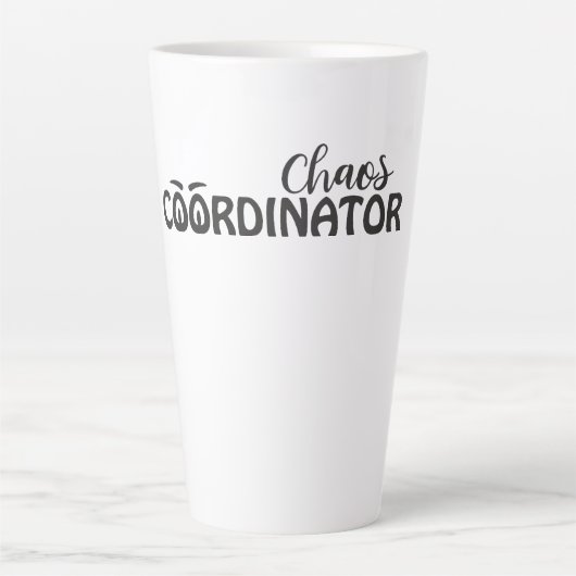 Chaos Coördinator Grappige Typografie Kunst Latte Mok (Voorkant)