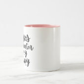 Chaos Coördinator is mijn therapie Tweekleurige Koffiemok (Center)