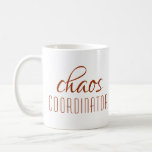 Chaos Coordinator Modern Brown Script Koffiemok<br><div class="desc">Een eenvoudig ontwerp van "chaocoördinator" in een leuke bruine typografische tekst. Ideaal voor die drukke moeder,  leraar,  sportploegenmanager of werkbaas. #koffie #coffeemugs #mokken #coffeelove #coffeelover #drinkware #keuken #home #kantoor #bossbabe #meisjesbaas #coach #coach #coach</div>