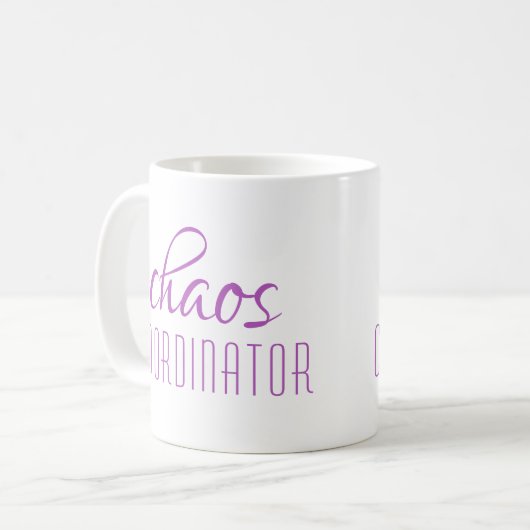 Chaos Coordinator Paarse Script Coffee Mok (Voorkant links)