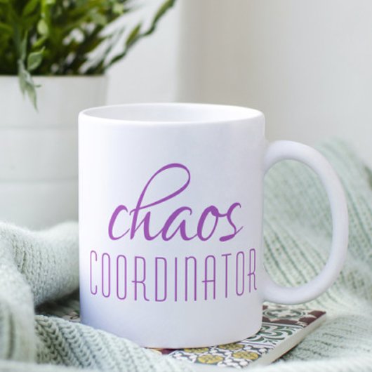 Chaos Coordinator Paarse Script Coffee Mok