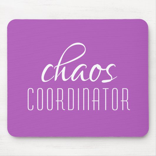 Chaos Coordinator Paarse Typografische Tex Muismat (Voorkant)