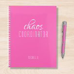Chaos Coordinator Roze Gepersonaliseerde Naam Planner<br><div class="desc">Chaos Coordinator Pink Personalized Name toont de tekst "chaos coordinator" in een leuke witte scripttypografie. Perfect voor die drukke moeder,  leraar,  sportteammanager of werkbaas. Ontworpen door Evco Studio www.zazzle.com/store/evcostudio</div>