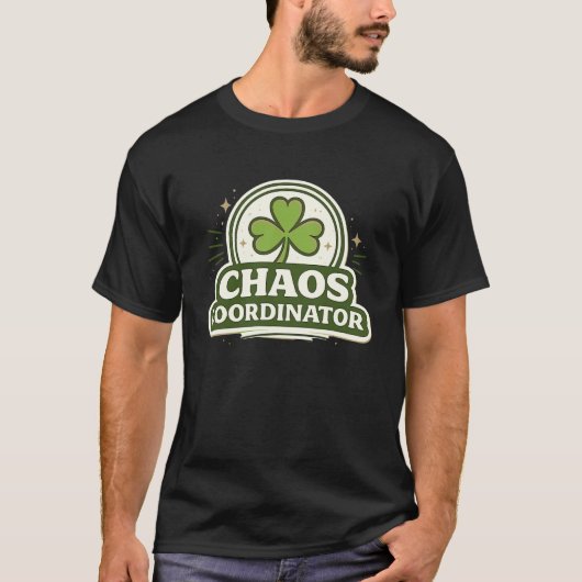 Chaos Coördinator T-shirt Shamrock Clover Grappig (Voorkant)