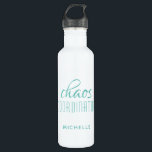 Chaos Coordinator Turquoise Typography Custom Name Waterfles<br><div class="desc">De Coördinator van Chaos Turquoise Typografie de Gepersonaliseerde Fles van het Water kenmerkt een eenvoudig ontwerp van de tekst "chaos coördinator"in een leuk turquoise kalligrafiekmanuscript met uw gepersonaliseerde naam hieronder. Personaliseer door de tekst in het verstrekte tekstvakje uit te geven. Ideaal voor die druk bezette moeder, leraar, sportploegenmanager of werkbaas...</div>