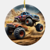 Chaos op wielen: Monster Truck slaat Derby Keramisch Ornament (Achterkant)