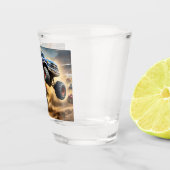 Chaos op wielen: Monster Truck slaat Derby Shot Glas (Rechts)