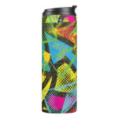 Chaotisch neon: Abstract graffitipatroon. Thermosbeker (Gedraaid links)