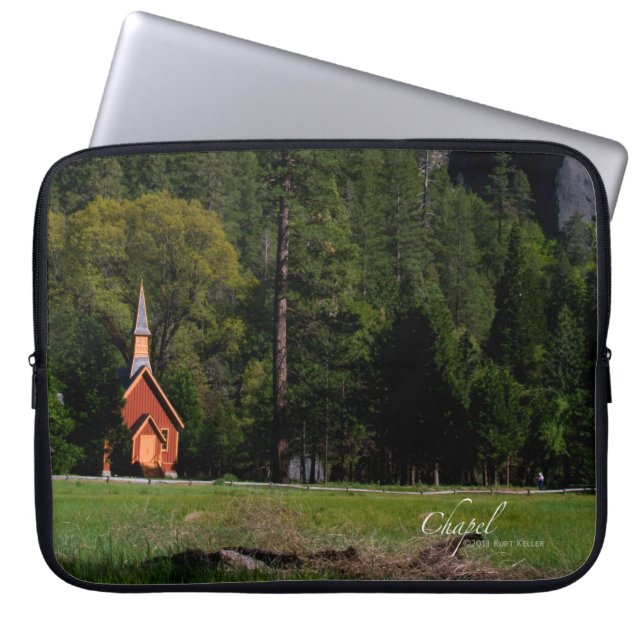 Chapel in Yosemite Laptop Sleeve (Voorkant)