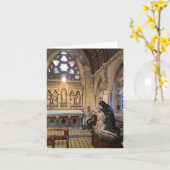 Chapelinterieur met Glas in lood-venster. Kaart (Gele Bloem)