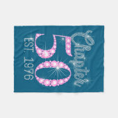 Chapter 50 Est 1976 Happy 50th Birthday Gift  Fleece Deken (Voorkant (Horizontaal))