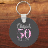 Chapter 50 Est 1976 Happy 50th Birthday Gift Sleutelhanger (Voorkant)