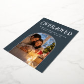 Charcoal Christmas Baby Geboorteaankondiging Foto Folie Feestdagenkaart (Gedraaid)