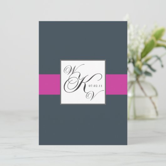 Charcoal Fuchsia Monogrammen Wedding Invitations Kaart (Staand voorkant)