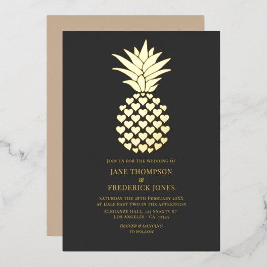 Charcoal & Gold Tropical Pineapple Wedding Folie Uitnodiging (Voorkant / Achterkant)