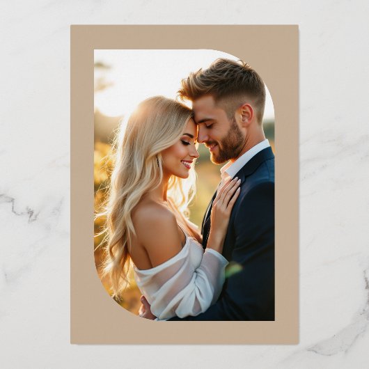 Charcoal & Gold Tropical Pineapple Wedding Folie Uitnodiging (Achterkant)