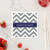Charcoal Gray Lg Chevron Navy Blue Name Monogram Servetten (Insitu)