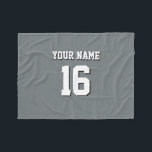 Charcoal Gray Sports Jersey Team Jersey Fleece Deken<br><div class="desc">Charcoal Grey Team Jersey / Sport Jersey / Football Jersey Pas dit aan met je eigen naam of teamnaam en een nummer. U kunt de grootte, kleur en plaatsing van de tekst wijzigen als u wijzigingen moet aanbrengen, de tekstschaduw moet verwijderen, zelf tekst en/of afbeeldingen aan uw eigen creëer-unieke ontwerp...</div>