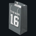 Charcoal Gray Sports Jersey Team Jersey Klein Cadeauzakje<br><div class="desc">Charcoal Grey Team Jersey / Sport Jersey / Football Jersey Pas dit aan met je eigen naam of teamnaam en een nummer. U kunt de grootte, kleur en plaatsing van de tekst wijzigen als u wijzigingen moet aanbrengen, de tekstschaduw moet verwijderen, zelf tekst en/of afbeeldingen aan uw eigen creëer-unieke ontwerp...</div>