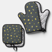 Charcoal Gray Winter Cosmos Floral Pattern Ovenwant & Pannenlap Set (Voorkant / Achterkant)