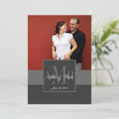 Charcoal Monogram Couple Photo Wedding Invitation Kaart (Staand voorkant)