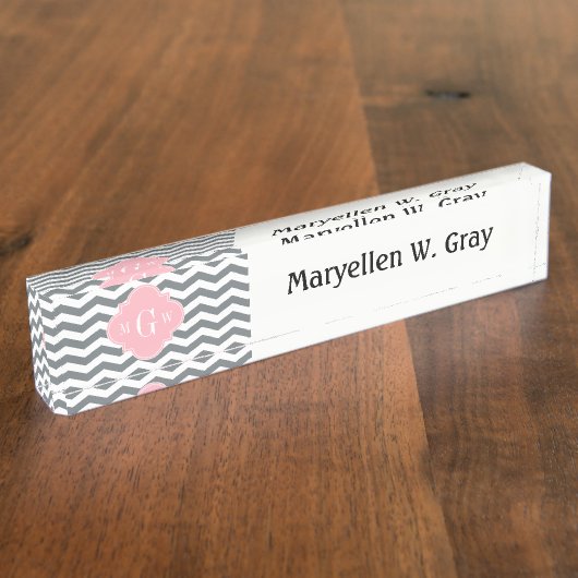Charcoal Thin Chevron Pink Quatrefoil 3 Monogram Naambordje (Zijkant)