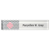 Charcoal Thin Chevron Pink Quatrefoil 3 Monogram Naambordje (Voorkant)