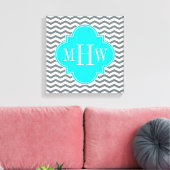 Charcoal Tn Chevron Brt Aqua Quatrefoil 3 Monogram Canvas Afdruk (Insitu (Woonkamer))