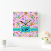 Charge Whimsy Butterflies Pink Monogram Vierkante Klok (Huis)
