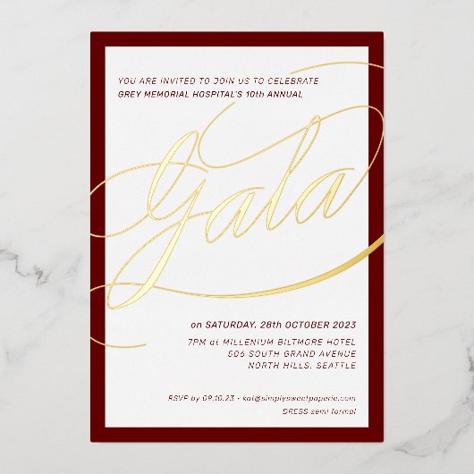 CHARITY GALA chique formele kalligrafie maroon gou Folie Uitnodiging (Voorkant)