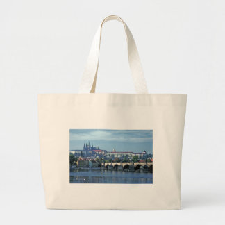 Charles Bridge Prague Castle. Grote Tote Bag