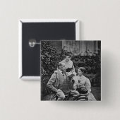Charles Dickens met twee van zijn dochters Vierkante Button 5,1 Cm (Voorkant /achterkant)