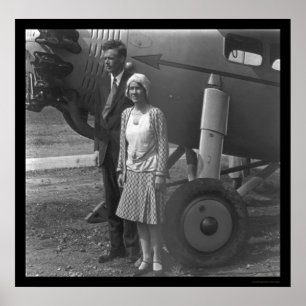 Charles Lindbergh en Wife naast het vliegtuig 1929 Poster