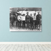 Charles Lindbergh met 7 mannen, waaronder Canvas Afdruk (Insitu (Houten vloer))