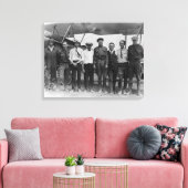 Charles Lindbergh met 7 mannen, waaronder Canvas Afdruk (Insitu (Woonkamer))