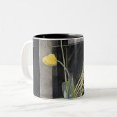 Charles Rennie Mackintosh - Gele Tulips Tweekleurige Koffiemok (Voorkant links)