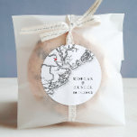 Charleston SC Elegant Zwart Wit Wedding Favoriet Ronde Sticker<br><div class="desc">Voeg een charmant tintje toe aan uw Charleston-huwelijksgunsten met deze elegante zwart-witte stickers met een kaartthema in Lowcountry South Carolina. Perfect voor het afdichten van gunstzakken of het versieren van geschenken op historische en romantische locaties zoals het William Aiken House, Boone Hall Plantation, Magnolia Plantation and Gardens, The Cedar Room,...</div>