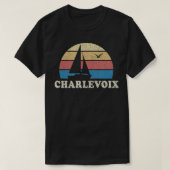 Charlevoix MI  Zeilboot 70s Throwback Zonnen T-shirt (Design voorkant)