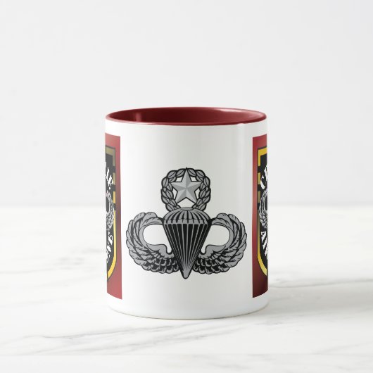 Charlie Airborne Mok van Joe (Midden)