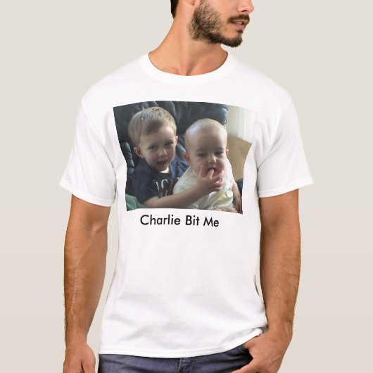 Charlie bit me - voor de beet - basis t-shirt (Voorkant)