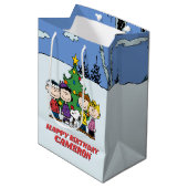 Charlie Brown en Friends Winter Birthday Medium Cadeauzakje (Voorkant Gekanteld)