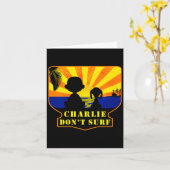 Charlie Don't Surf _ Funny Movie Premium  Kaart (Gele Bloem)