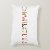 CHARLOTTE naam kunst met bloemen geborduurd Accent Kussen (Achterkant (Verticaal))