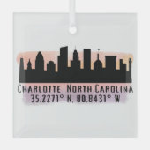 Charlotte NC City Skyline Latitude en Longitude Glas Ornament (Voorkant)