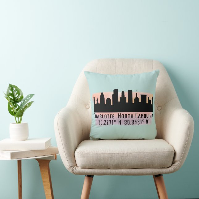 Charlotte NC City Skyline Latitude en Longitude Kussen (Stoel)