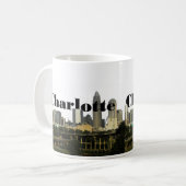 Charlotte NC Skyline met Charlotte in de hemel Koffiemok (Voorkant links)