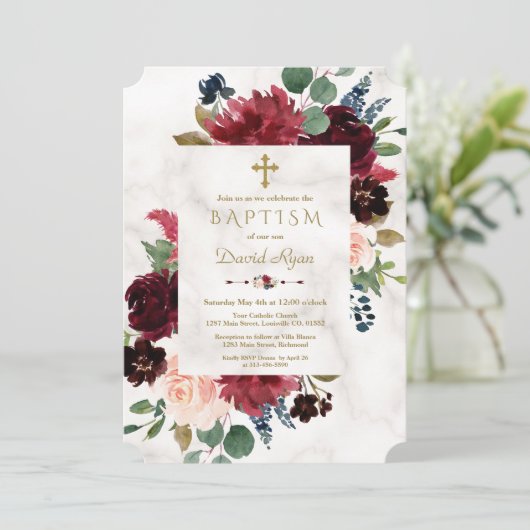 Charm Burgundy Blush Bloemen Kruis Marmer Doop Kaart (Staand voorkant)