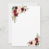 Charm Burgundy Red Marsala Floral Wedding Invite Kaart (Achterkant)