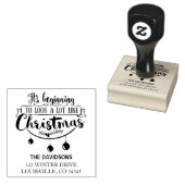 Charmant lijkt veel op kersttypografie rubberstempel (Gestempeld)