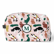 Charmante handgetekende katten op roze achtergrond